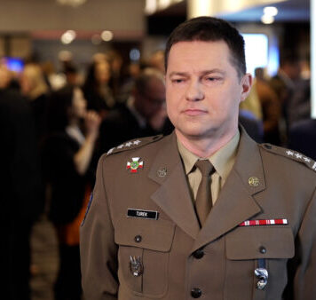 Wojsko rozwija systemy sztucznej inteligencji do wsparcia dowodzenia i cyberobrony. Ważna współpraca z przemysłem i nauką